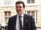 Andy Burnham, bu &ouml;ğleden sonra yeni İş&ccedil;i Partisi lideri ve bir sonraki Başbakan olarak a&ccedil;ıklanacak