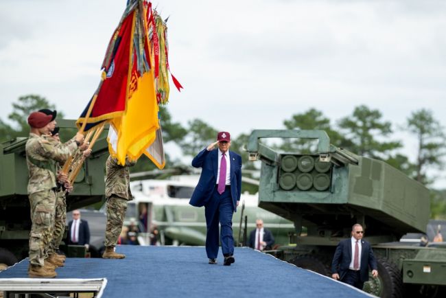 Washington geçit töreni, Donald Trump'ın 250. doğum gününde ordunun 79. yıldönümünü anıyor